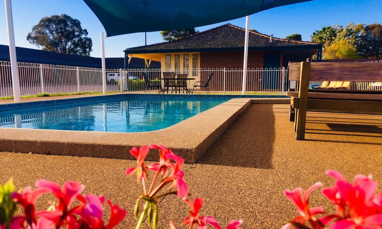 Bushman'S Motor Inn Parkes Exterior photo